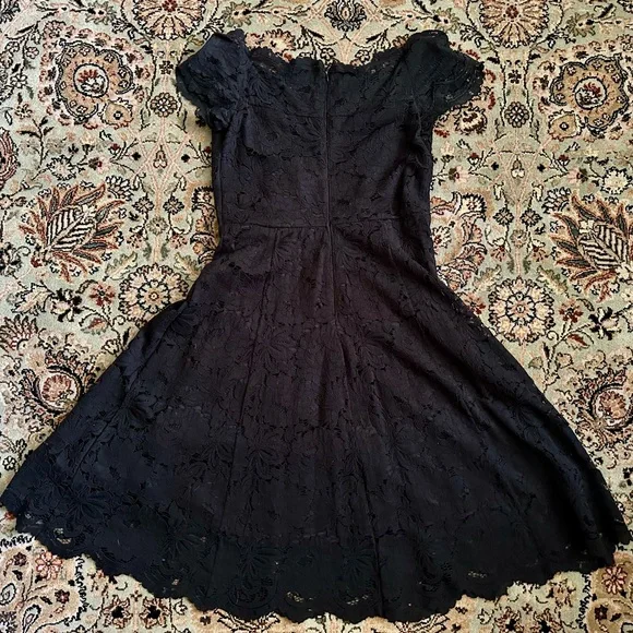 le chateau black lace dress - Picture 2 of 8